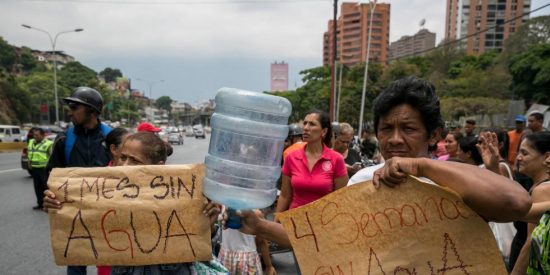 El drama de la Venezuela chavista: primero la escasez de electricidad, despu&eacute;s la gasolina, y ahora el agua