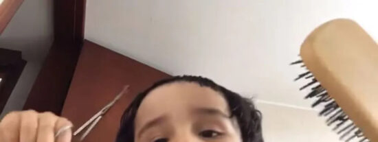 El 'ni&ntilde;o peluquero' que arrasa en Internet