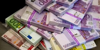 La Guardia Civil pilla en un control rutinario a un tipo que escond&iacute;a 640.000 euros en el coche