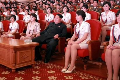 El disparate de Kim Jong-un: prohibir usar mascarillas a los 7.000 participantes de un acto en Corea del Norte