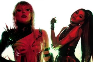 Lady Gaga y Ariana Grande se meten en l&aacute;tex y ponen caliente al personal