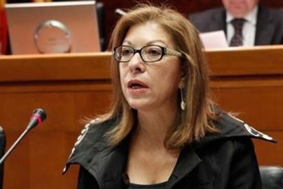 La consejera de Sanidad de Aragón se chotea de sus sanitarios: "A ellos les estimulaba hacerse las batas con bolsas de basura"