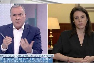 Irene Montero env&iacute;a el mensaje de que la derecha anhela un golpe de Estado ante un petrificado Fortes (TVE)