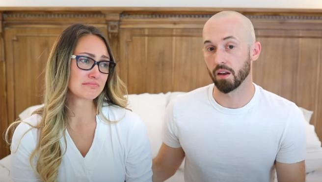 Una pareja de youtubers se 'deshace' de su hijo adoptivo con autismo tras años vendiendo sus vídeos
