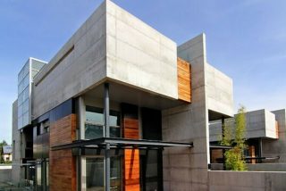 Zapatero: &lsquo;vigilancia policial&rsquo; gratis en pleno estado de alarma para su nuevo chalet de 2 millones de euros