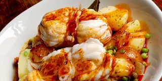 Caldereta de rape con langostinos: un guiso marinero para deslumbrar en la mesa