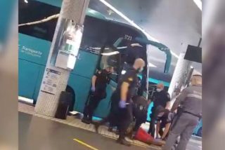 Gran Canaria: le condenan a 4 meses de prisi&oacute;n por negarse a usar la mascarilla en un autob&uacute;s