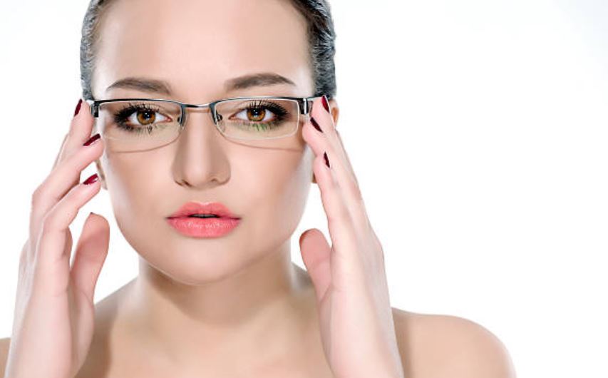 ¿Cómo maquillar los ojos si llevas gafas?