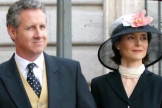 Lorenzo Milá y su mujer, incondicional de la Reina Letizia, regresan a España tras el cese del corresponsal