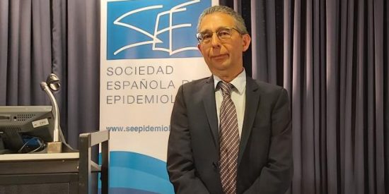 El presidente de los epidemi&oacute;logos descalifica el plan de S&aacute;nchez para controlar el Covid-19 en los aeropuertos