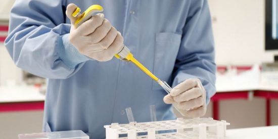 Avifavir, el f&aacute;rmaco contra el coronavirus desarrollado en Rusia que llega a Am&eacute;rica Latina