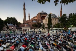 Avalancha de cr&iacute;ticas a Erdogan por convertir la bas&iacute;lica de Santa Sof&iacute;a en mezquita