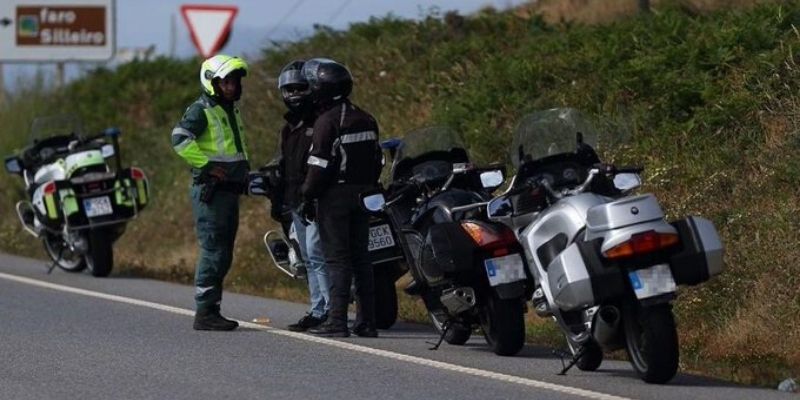 Los nuevos 'esp&iacute;as' de la DGT: motos y furgonetas camufladas