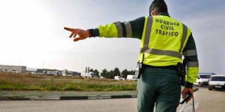 La Guardia Civil arresta a un conductor con un pasaporte de la 'Rep&uacute;blica Errante Menda Lerenda'