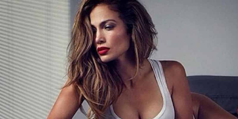 El descuido de Jennifer L&oacute;pez despu&eacute;s de un atrac&oacute;n en la playa: la pillan con tripa y toda despeinada