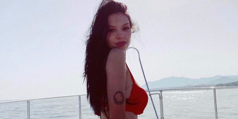 Alejandra Rubio lo da todo en una fiesta a bordo de un yate en Ibiza: desatada y m&aacute;s boyante que nunca