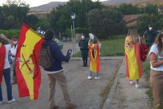 As&iacute; vivi&oacute; Galapagar la debacle electoral de Podemos: detenciones, amenazas y multas de 600 euros por 'festejar' ante el chalet de Iglesias