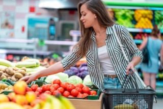 De pi&ntilde;as a Cupido: &iexcl;El supermercado se convierte en el nuevo Tinder!"