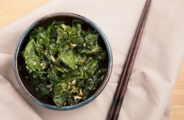 Kale salteado al lim&oacute;n