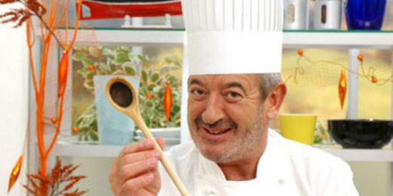 La redes estallan contra el 'chorizo' Argui&ntilde;ano por su sacrilegio con la paella