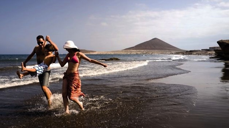 Canarias pagará a los turistas la repatriación y los gastos que tengan si se contagian de coronavirus