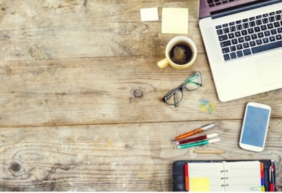 Usa gafas para evitar la luz azul