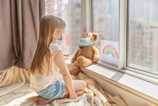 Los ni&ntilde;os, el fil&oacute;n de asintom&aacute;ticos del Gobierno para continuar con el plan