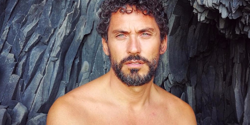 "Esto es un pecado de Dios": el impagable desnudo de Paco Le&oacute;n que obliga a hacer zoom