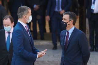 Moncloa estalla: El Rey Felipe &lsquo;denuncia&rsquo; las inmorales y millonarias vacaciones de Pedro S&aacute;nchez