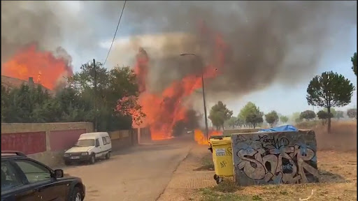 El incendio que arras&oacute; dos chal&eacute;s y calcin&oacute; 11 coches en Eurovillas fue provocado por los okupas