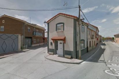 Los vecinos tapian a cal y canto todas las entradas y salidas de una casa okupa