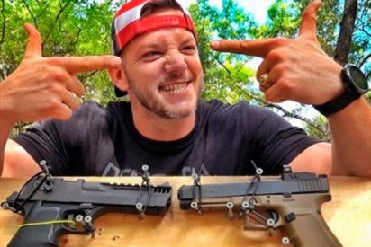 El youtuber 'comprueba'&nbsp;qu&eacute; sucede al disparar una pistola directa al ca&ntilde;&oacute;n de otra