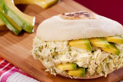 Arepa 'Reina pepiada': receta t&iacute;pica venezolana con un riqu&iacute;simo relleno de pollo y aguacate