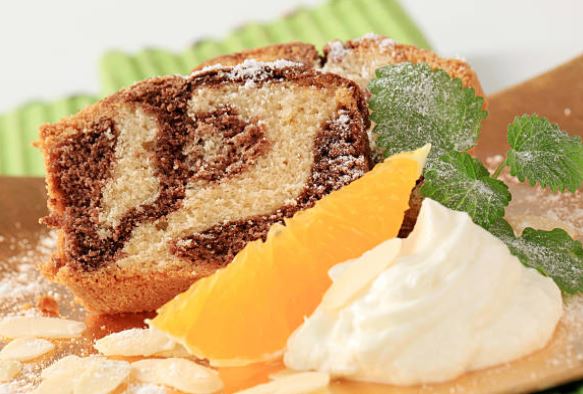 bizcocho marmolado de naranja y chocolate