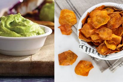 Chips de boniato al horno con salsa de yogur y aguacate: Snack saludable y sencillo