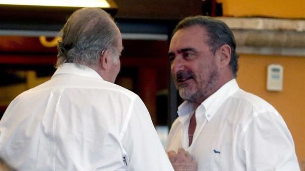 Don Juan Carlos ya ha entregado 4 dossiers letales para Sánchez e Iglesias: uno a Carlos Herrera