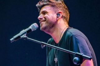 Pablo L&oacute;pez abandona el escenario a l&aacute;grima viva tras un intento de agresi&oacute;n con una piedra en pleno concierto