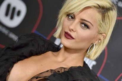 La cantante Bebe Rexha muestra lo prohibido para enviar un mensaje: "Ya voté"