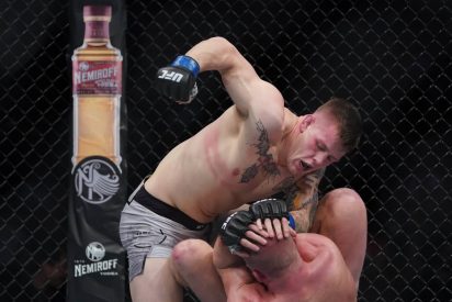 La tierna reacci&oacute;n del feroz luchador de la UFC tras noquear a su rival