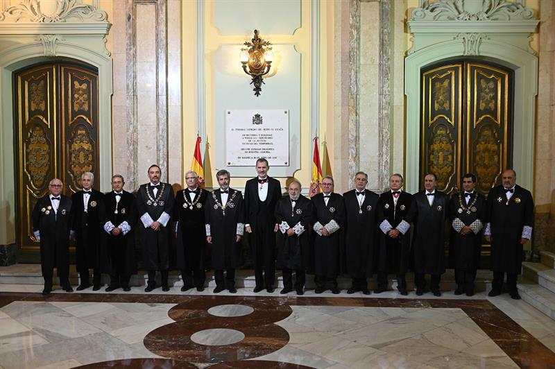 Manifiesto de jueces y fiscales para romper las cadenas y mordazas del PSOE-Podemos