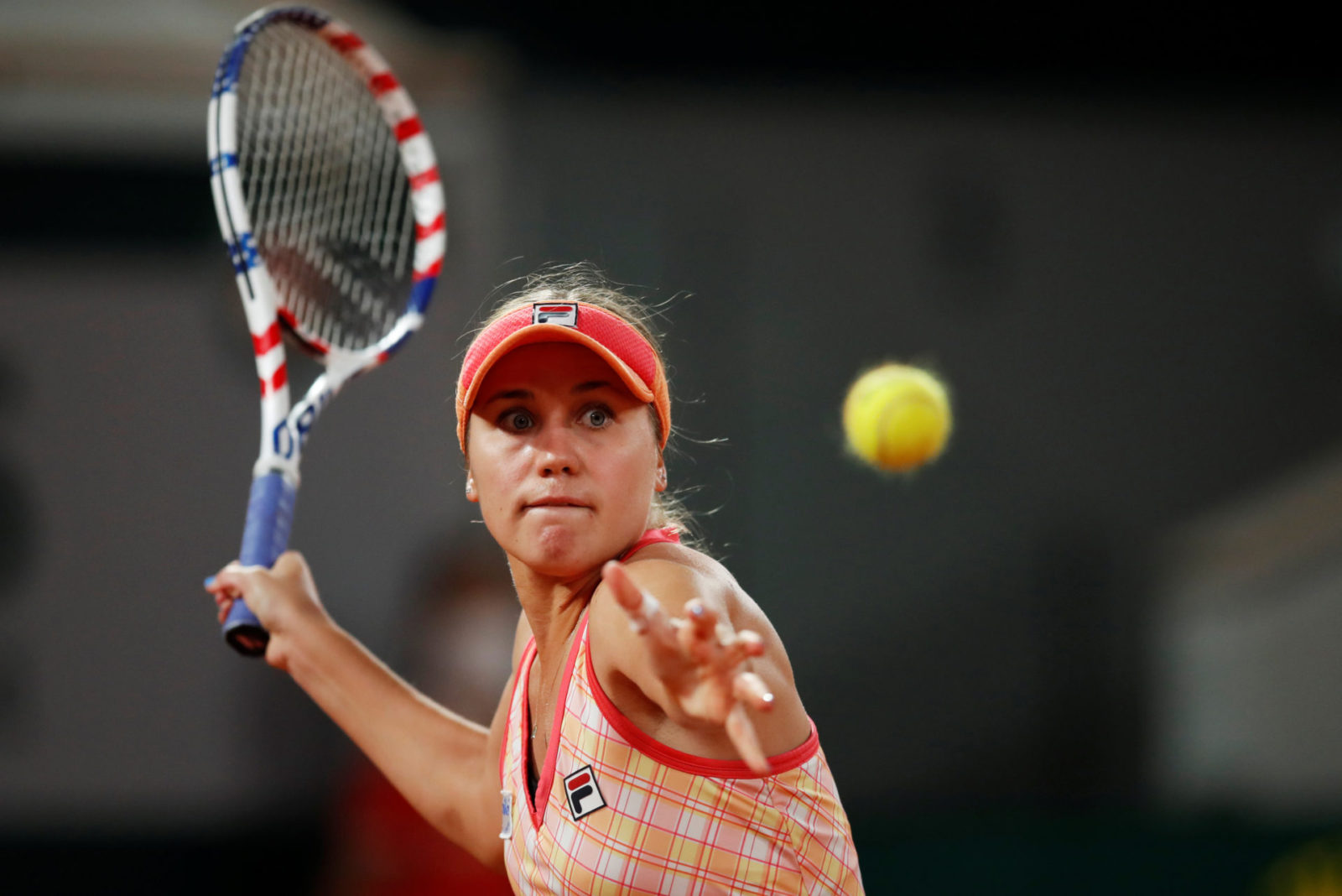 La ex&oacute;tica forma de sacar de Sofia Kenin, finalista en Roland Garros 2020, se hace viral
