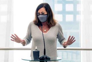 Mano de palos a la socialista Armengol por tener la cara de cemento armado tras su salida nocturna