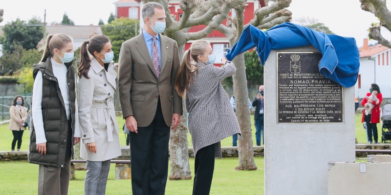 La llamada de atenci&oacute;n del Rey Felipe VI a Letizia y sus hijas en p&uacute;blico: un gesto que lo dice todo