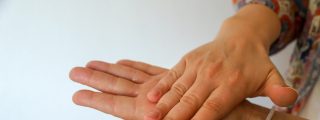 El coronavirus puede permanecer en la piel durante 9 horas