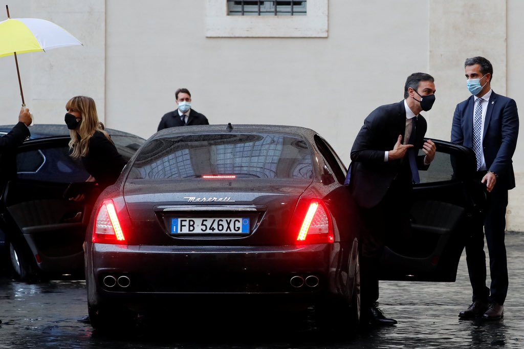 Los indecentes lujos de Pedro S&aacute;nchez y Bego&ntilde;a G&oacute;mez en Roma: Falcon, 10 coches y un Maserati