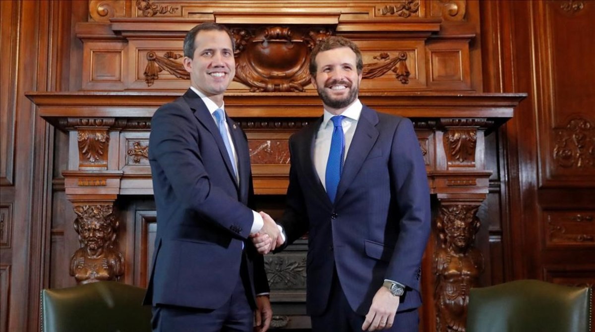 Casado hace videoconferencia con Guaid&oacute; tras ver el plan de S&aacute;nchez y Borrell a favor de Maduro