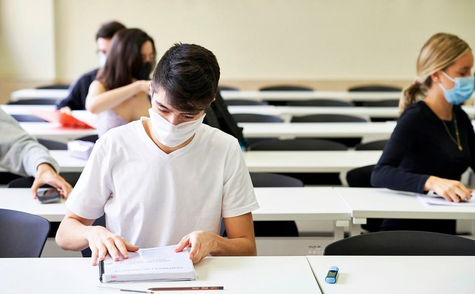 Universidad de Salamanca &lsquo;doctora&rsquo; con dos semanas de expulsi&oacute;n a 36 alumnos que ignoraron el protocolo covid