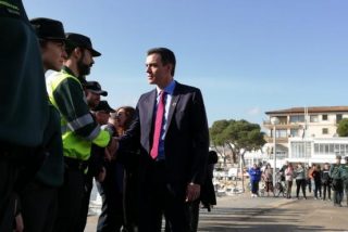 Una v&iacute;ctima de ETA averg&uuml;enza en p&uacute;blico a Pedro S&aacute;nchez: "Es usted un canalla"