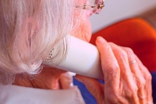 La Polic&iacute;a alerta a los jubilados: el fraude del falso empleado del banco que le llama para robar su dinero