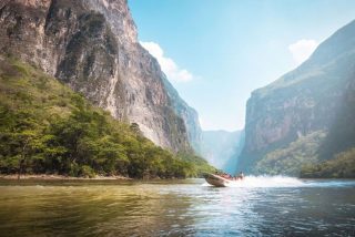 Esc&aacute;ndalo: dos videos pornogr&aacute;ficos grabados en parajes naturales de M&eacute;xico